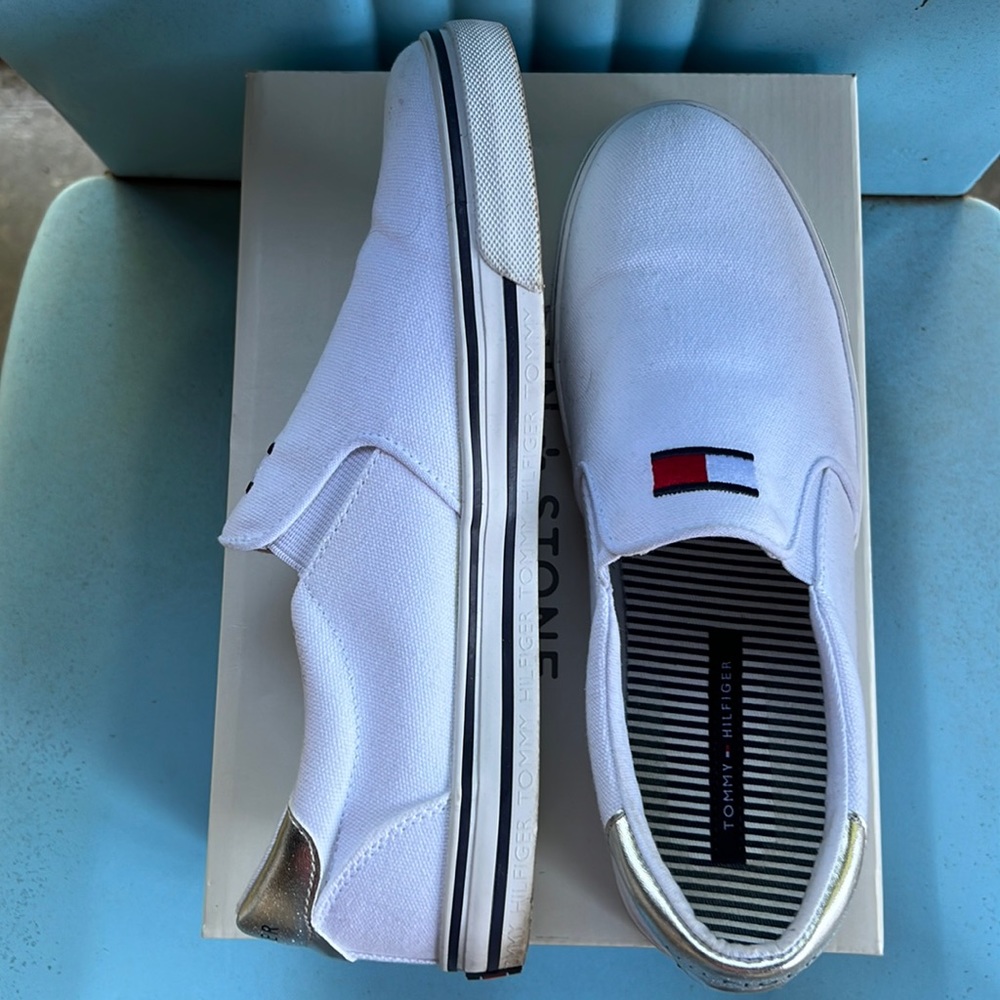Tommy Hilfiger  sneakers size 10